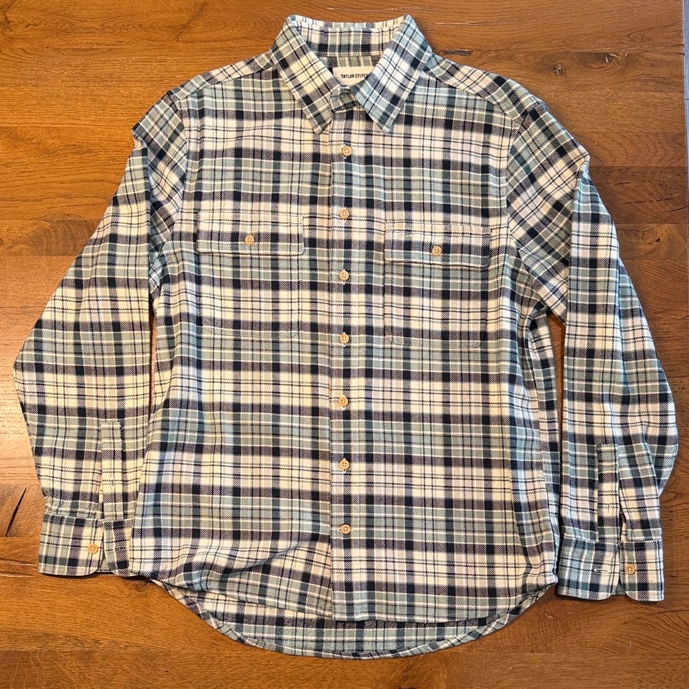 Taylor Stitch Yosemite Shirt in blue green white plaid. Never worn, new w/o tags